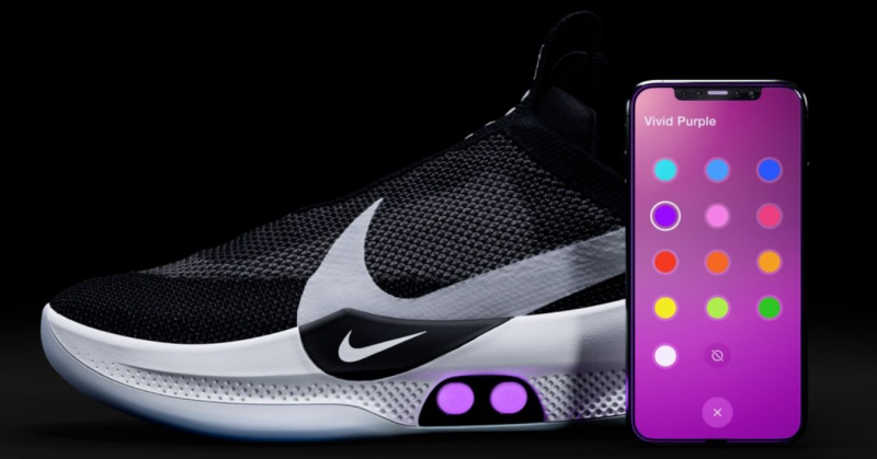 Nike lanzó unas zapatillas que se ajustan al pie a través de una app